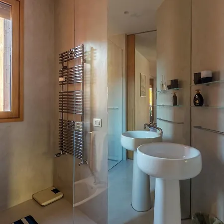 Carlo Botta Lux Apartman Milánó